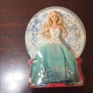 2016 Holiday Barbie- The Peace, Hope, Love Collection-Blonde